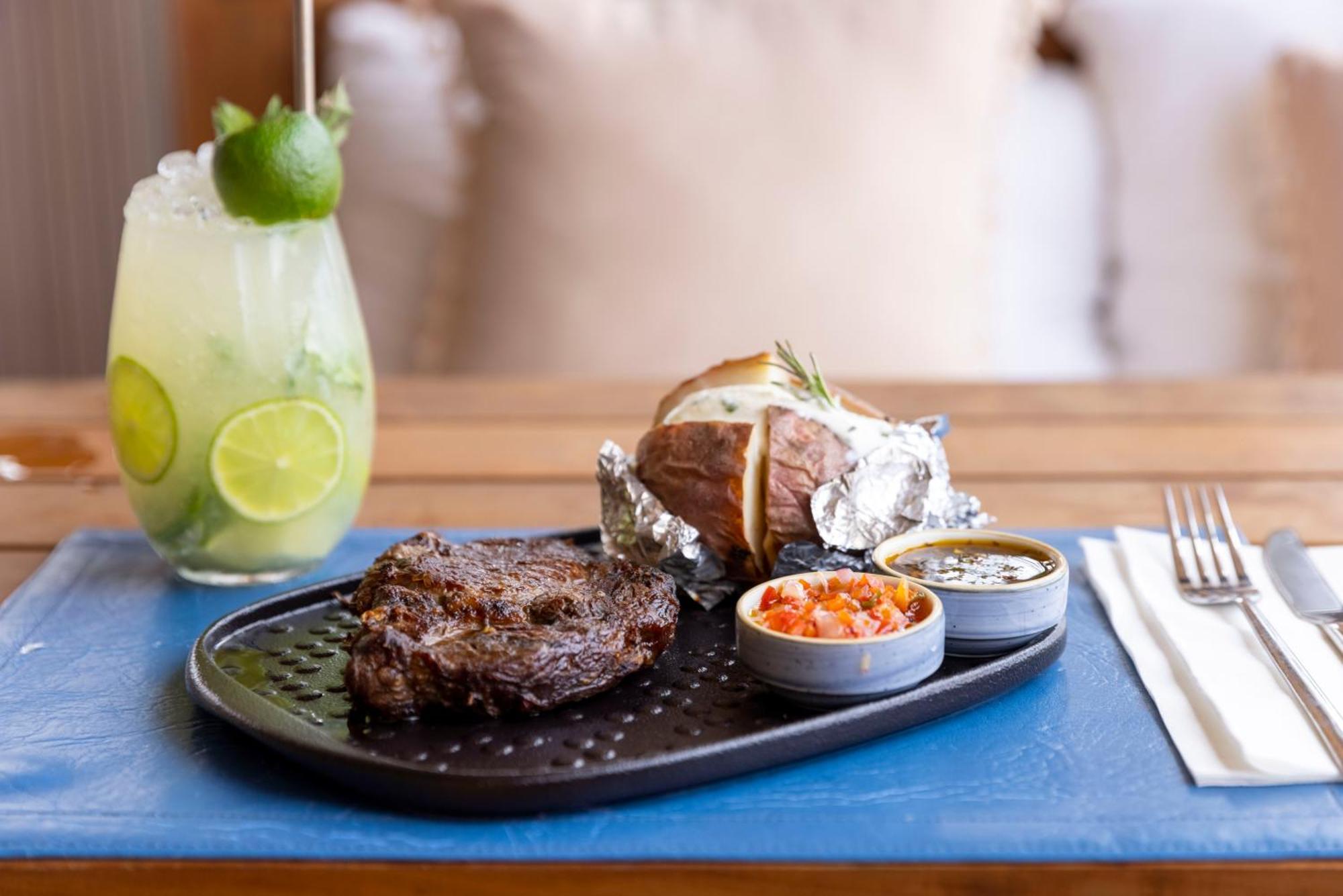 The Grand Hotel Punta del Este Extérieur photo A steak and baked potato